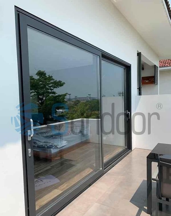 Cửa phòng ngủ mở trượt 2 cánh ra ban công