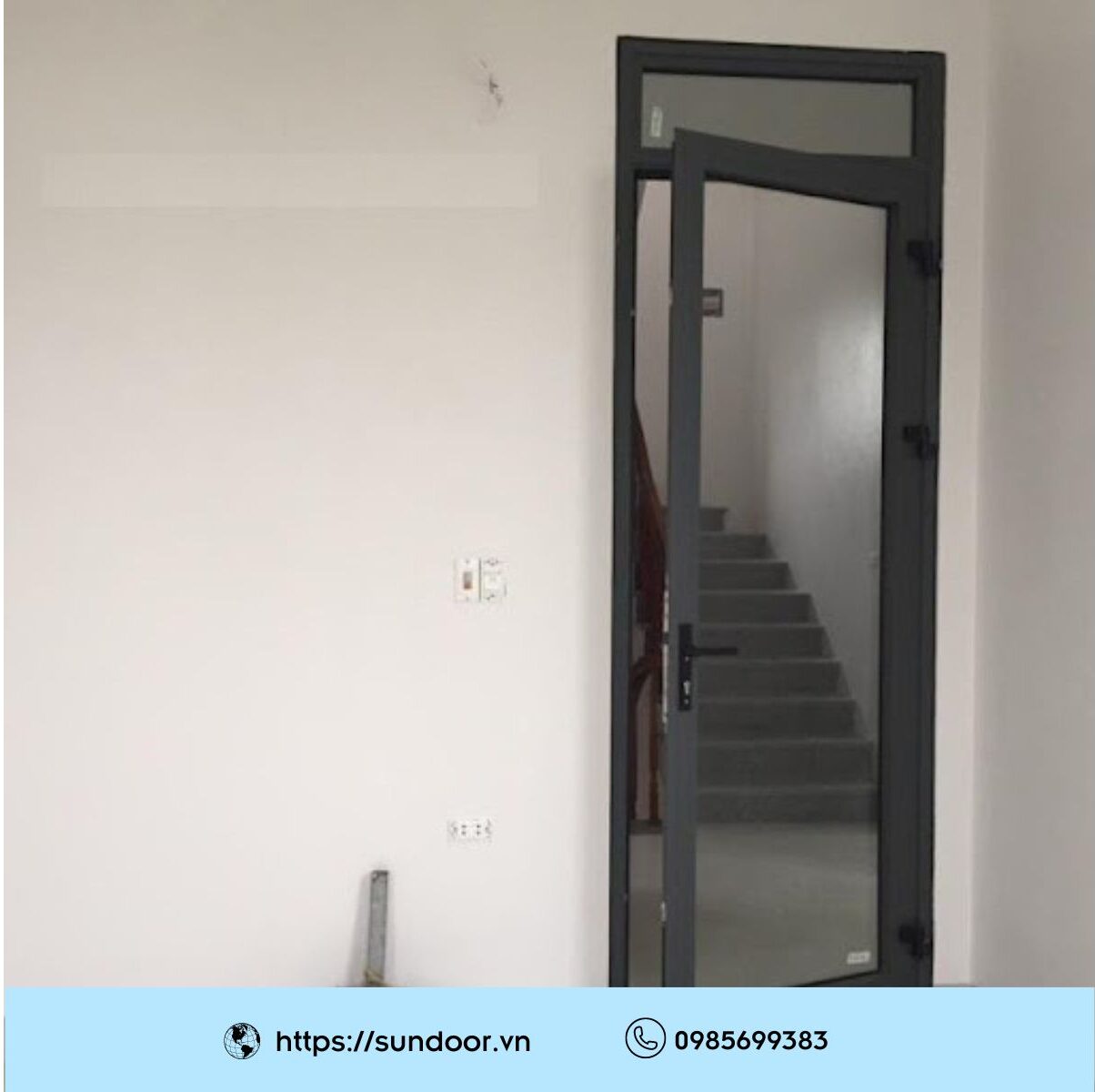 Cửa nhôm Xingfa kính cường lực kiểu mở quay 1 cánh